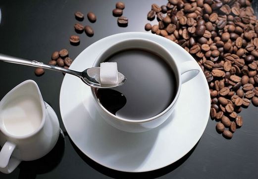Sau tuổi dậy thì các cơ quan của nam và nữ phản ứng khác nhau với chất caffeine - Ảnh: Shutterstock
