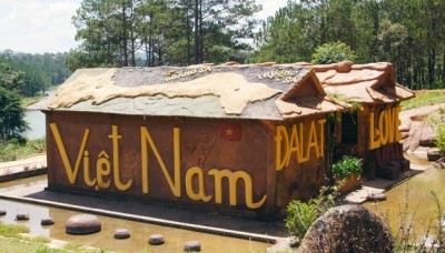 Ngôi nhà Tổ quốc đạt hai kỷ lục Việt Nam tạo dấu ấn đặc biệt khi ghé thăm vương quốc đất sét